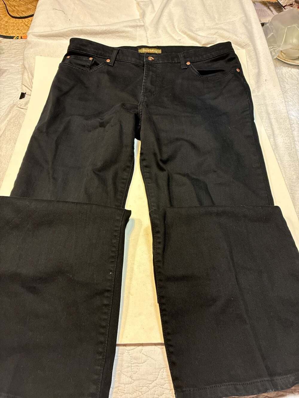 David Kahn Jeanswear Women's Straight Leg Denim Jeans in Black